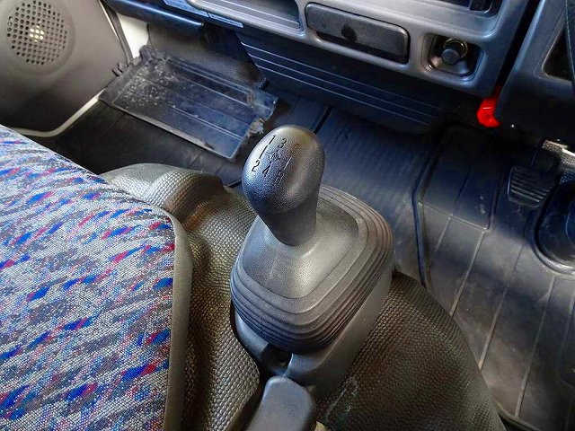 いすゞ エルフ KK-NHR69EAV(2WD)の写真13