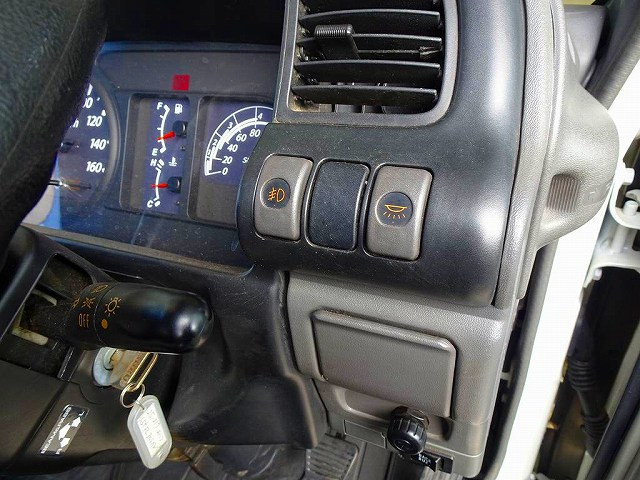 いすゞ エルフ KK-NHR69EAV(2WD)の写真15