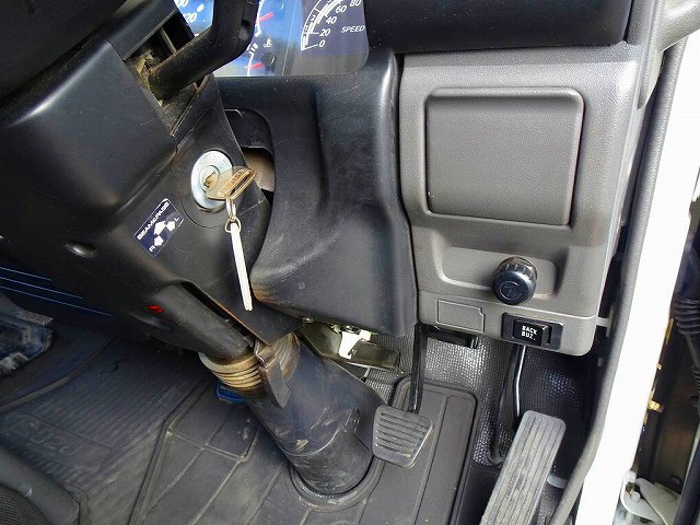 いすゞ エルフ KK-NHR69EAV(2WD)の写真16