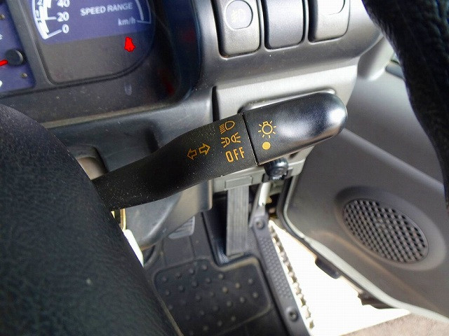いすゞ エルフ KK-NHR69EAV(2WD)の写真18