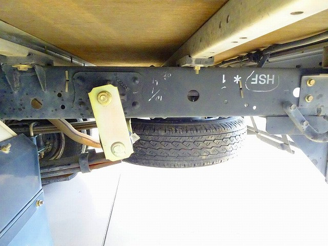 いすゞ エルフ KK-NHR69EAV(2WD)の写真36