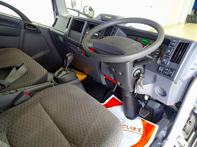 AC　PS　PW　SRS　ABS　キーレス　左電格ミラー　AM/FMラジオ　バックモニター　ドライブレコーダー　アドブルー　ターボ　排気ブレーキ　フロアAT|いすゞ エルフ 2RG-NMR88AN(2WD)の写真5