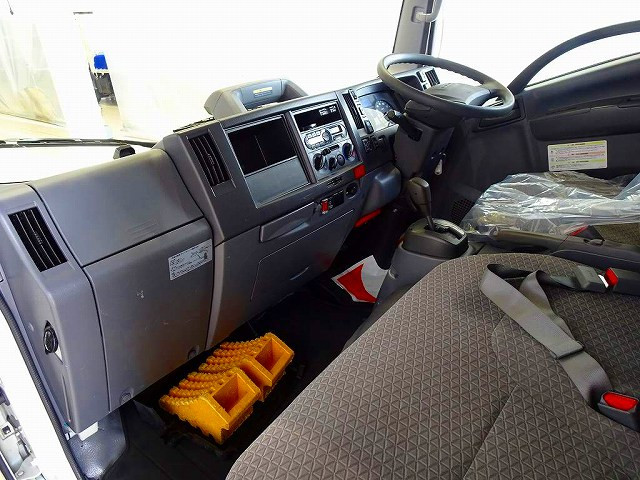 AC　PS　PW　SRS　ABS　キーレス　左電格ミラー　AM/FMラジオ　バックモニター　ドライブレコーダー　アドブルー　ターボ　排気ブレーキ　フロアAT|いすゞ エルフ 2RG-NMR88AN(2WD)の写真7