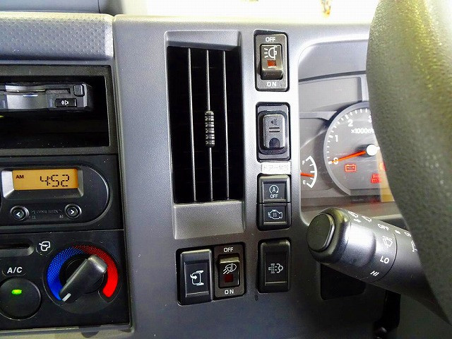 いすゞ エルフ 2RG-NMR88AN(2WD)の写真11