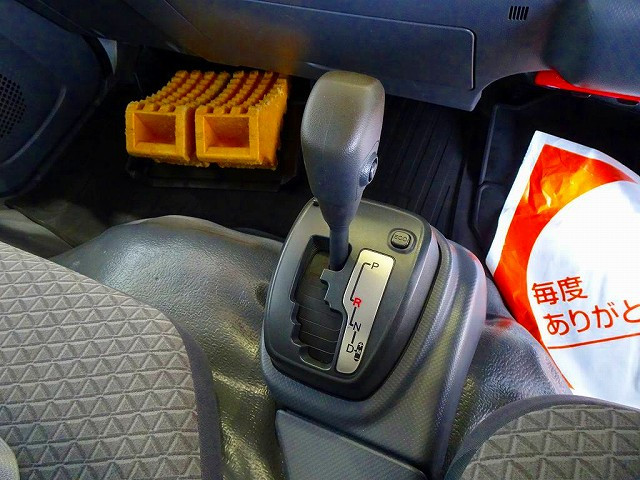 フロアAT　2ペダル|いすゞ エルフ 2RG-NMR88AN(2WD)の写真17