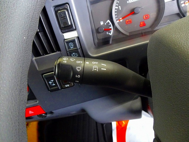 いすゞ エルフ 2RG-NMR88AN(2WD)の写真20