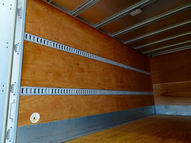 荷台内寸：448×177×204　日本フルハーフ/DLK　リア3枚観音扉/90度ストッパー付　ラッシングレール2段(71cm/141cm)　荷室LED灯2個|いすゞ エルフ 2RG-NMR88AN(2WD)の写真26