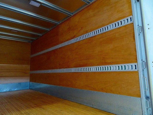 荷台内寸：448×177×204　日本フルハーフ/DLK　リア3枚観音扉/90度ストッパー付　ラッシングレール2段(71cm/141cm)　荷室LED灯2個|いすゞ エルフ 2RG-NMR88AN(2WD)の写真27