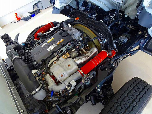 エンジンルーム|いすゞ エルフ 2RG-NMR88AN(2WD)の写真32