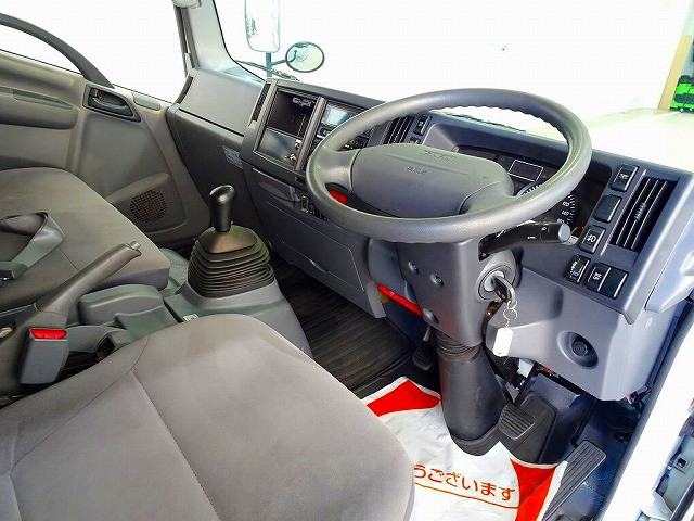 AC　PS　PW　SRS　ABS　キーレス(不良)　左電格ミラー　AM/FMラジオ　ETC　バックモニター　ターボ　排気ブレーキ　HSA　アイドリングストップ　フォグランプ　ASR　室内蛍光灯　|いすゞ エルフ SKG-NPR85AN(2WD)の写真5