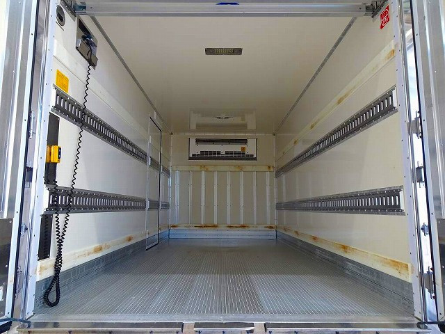 荷台内寸：436×201×200　床アルミ製システムフロア　左サイドスライドドア(82cm/181cm)　ステンレス製ラッシングレール(60cm/120cm)/バー2本　水抜き穴1対　荷室LED灯2個|いすゞ エルフ SKG-NPR85AN(2WD)の写真23