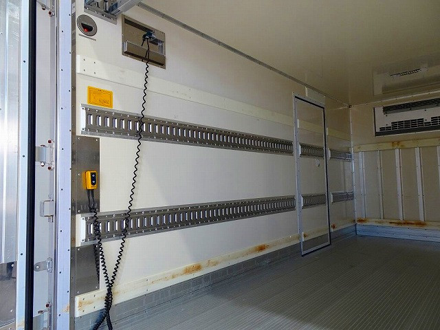 ステンレス製ラッシングレール(60cm/120cm)/バー2本　荷室内PGスイッチコード|いすゞ エルフ SKG-NPR85AN(2WD)の写真26