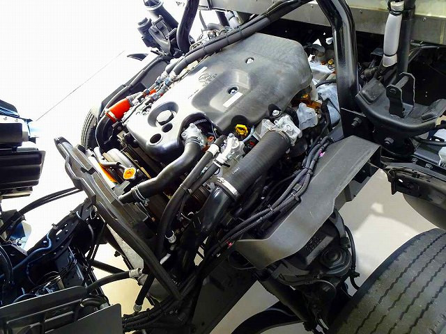 エンジンルーム|いすゞ エルフ SKG-NPR85AN(2WD)の写真38