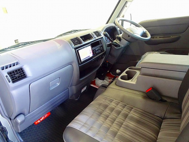 AC PS PW SRS ABS キーレス 左ミラー電動角度調整 社外メモリーナビ/バックカメラ連動/ワンセグTV/DVD(MDV-D406BT) ETC ドライブレコーダー 間仕切りカーテン付|マツダ ボンゴバン DBF-SLP2M(4WD)の写真7