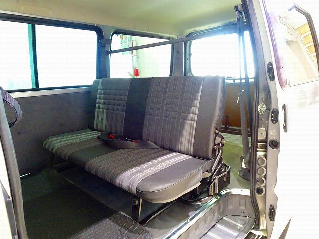 2/5人乗り 5ドア 間仕切りカーテン付 プライバシーガラス リアガラス熱線|マツダ ボンゴバン DBF-SLP2M(4WD)の写真28