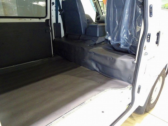 2人乗り 5ドア　リアガラス三面スモーク貼り リアガラス熱線|日産 バネットバン ABF-SKP2MN(4WD)の写真19