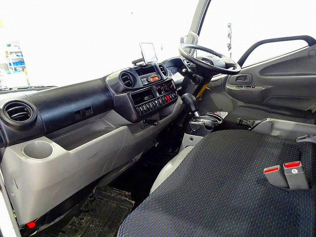 トヨタ ダイナ 2KG-XZC605(2WD)の写真7