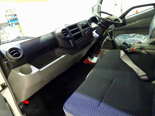 AC PS PW SRS ABS 集中ドアロック 左電格ミラー AM/FMラジオ ルームミラー式バックモニター ターボ 排気ブレーキ ESスタート フロア6MT|日野 デュトロ 2KG-XZU720M(2WD)の写真7