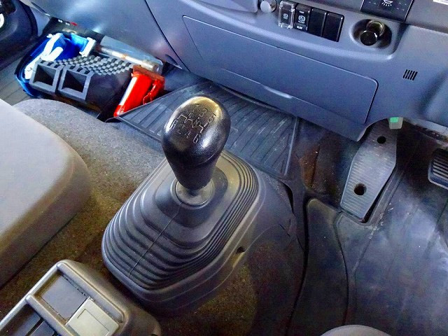 いすゞ フォワード TKG-FRR90S2(2WD)の写真15