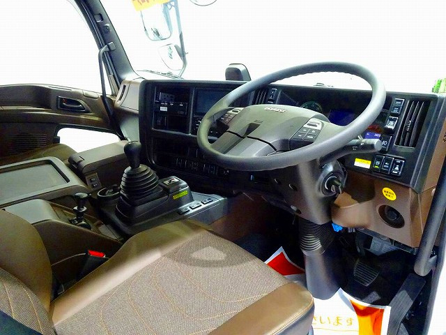 AAC PS PW SRS ABS キーフリー 左右電格ミラー/ヒーター/ワイパー エアサスシート/肘掛け/シートヒーター/クーラー Bluetooth Audio バックモニター フロアAT2ペダル|いすゞ ギガ 2PG-CYY77DU(6x4)の写真5