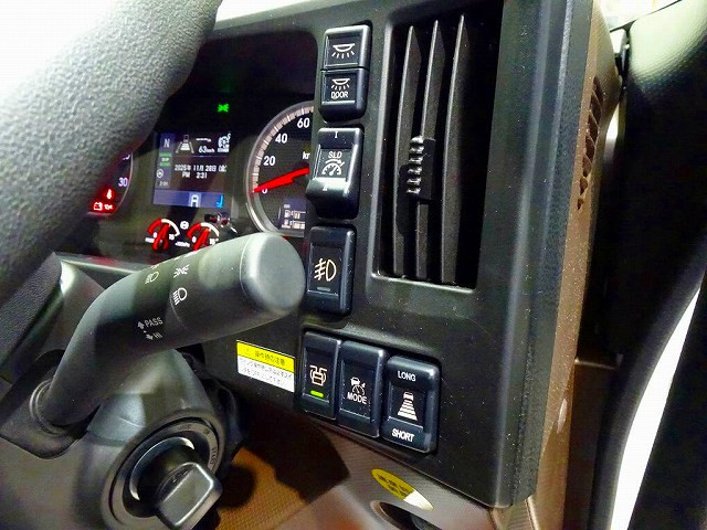 いすゞ ギガ 2PG-CYY77DU(6x4)の写真17