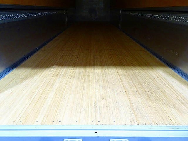 荷台内寸:967×241×261 日本フルハーフ/DKV リア観音扉 センタースロットル付五方開 左右セイコーラック2対 床フック9対 ラッシングレール2段(68cm/150cm) 荷室LED灯4個|いすゞ ギガ 2PG-CYY77DU(6x4)の写真21