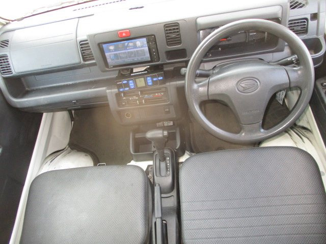 ダイハツ ハイゼットトラック EBD-S500P(2WD)の写真2