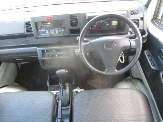 ダイハツ ハイゼットトラック EBD-S500P(2WD)の写真2