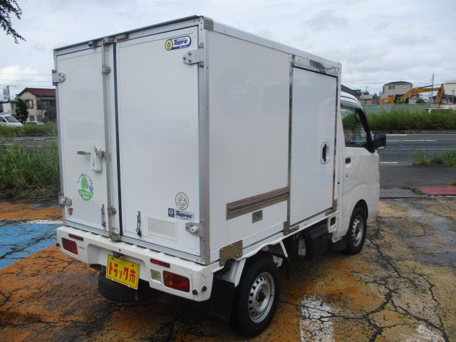 ダイハツ ハイゼットトラック EBD-S500P(2WD)の写真3