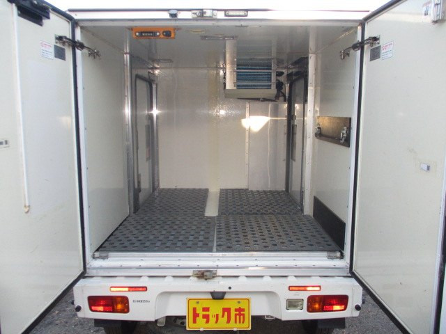 ダイハツ ハイゼットトラック EBD-S500P(2WD)の写真4