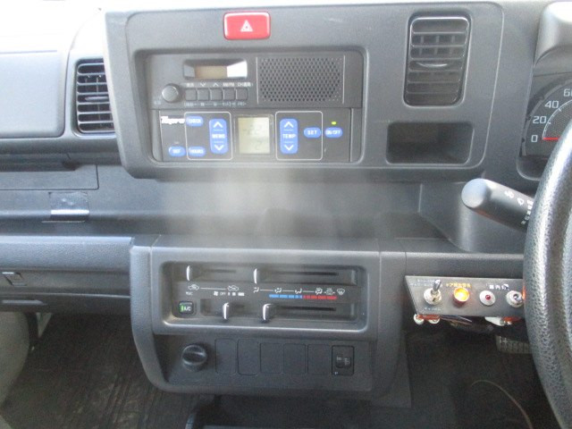 ダイハツ ハイゼットトラック EBD-S500P(2WD)の写真10