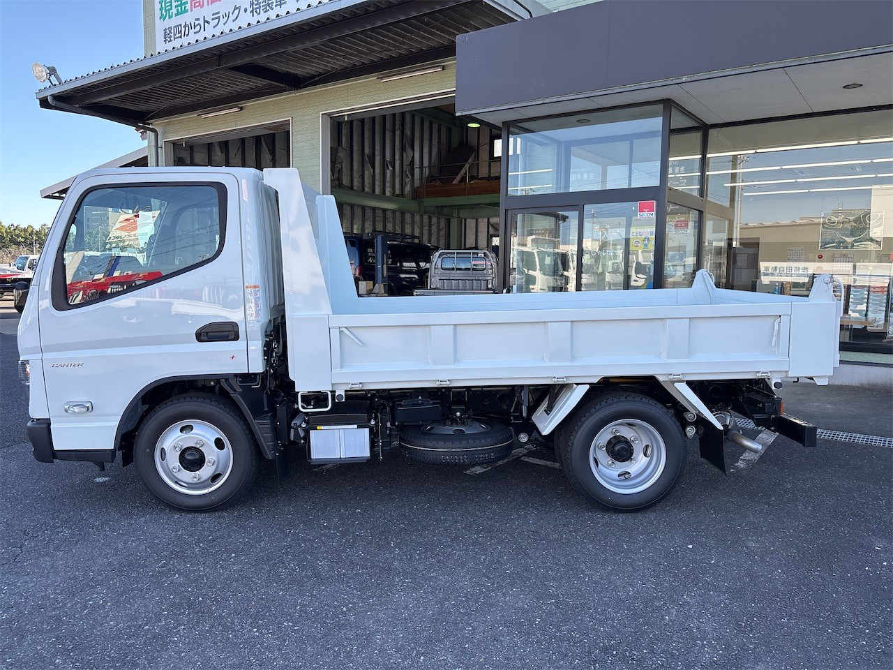 三菱 キャンター 2RG-FBA60(2WD)の写真5