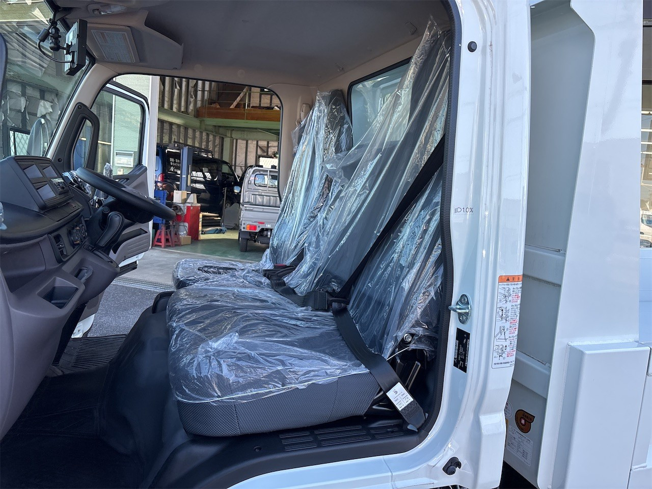 三菱 キャンター 2RG-FBA60(2WD)の写真13