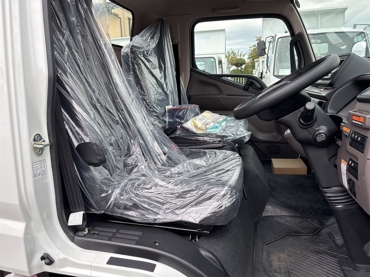 三菱 キャンター 2RG-FEB80(2WD)の写真12