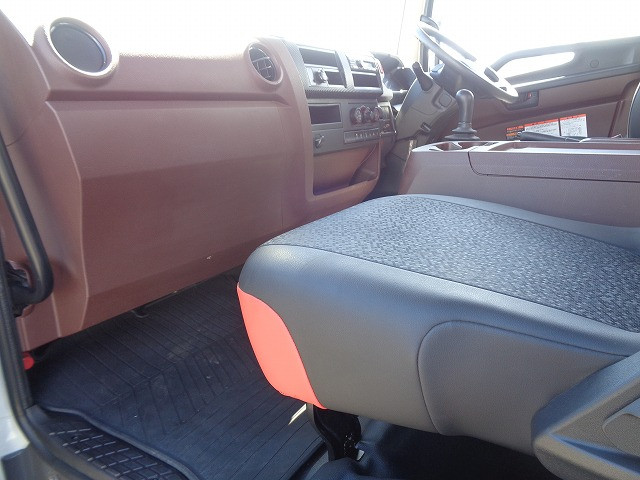 日野 レンジャー 2KG-FC2ABA(2WD)の写真26