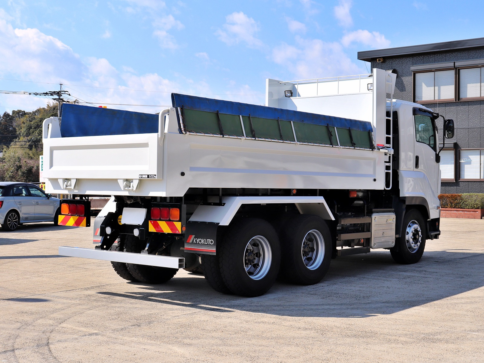 いすゞ ギガ 2PG-CXZ77CT(6x4)の写真2