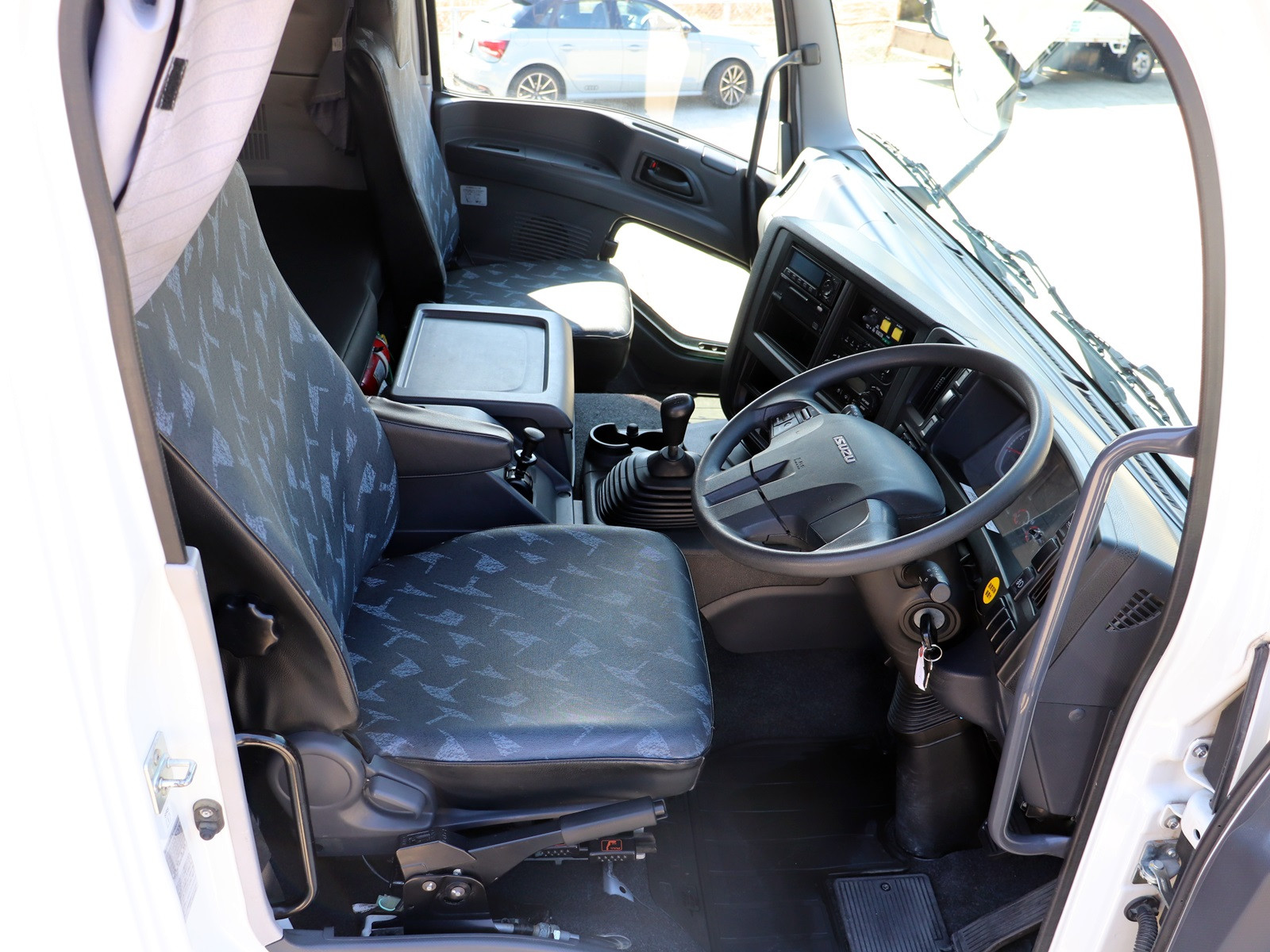 いすゞ ギガ 2PG-CXZ77CT(6x4)の写真4