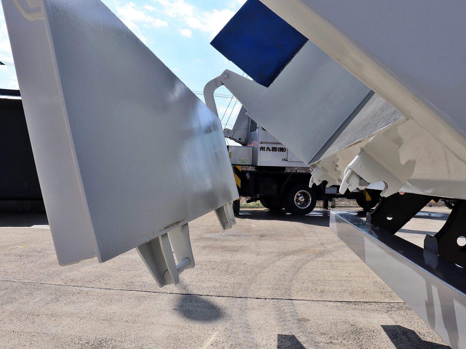 いすゞ ギガ 2PG-CXZ77CT(6x4)の写真13