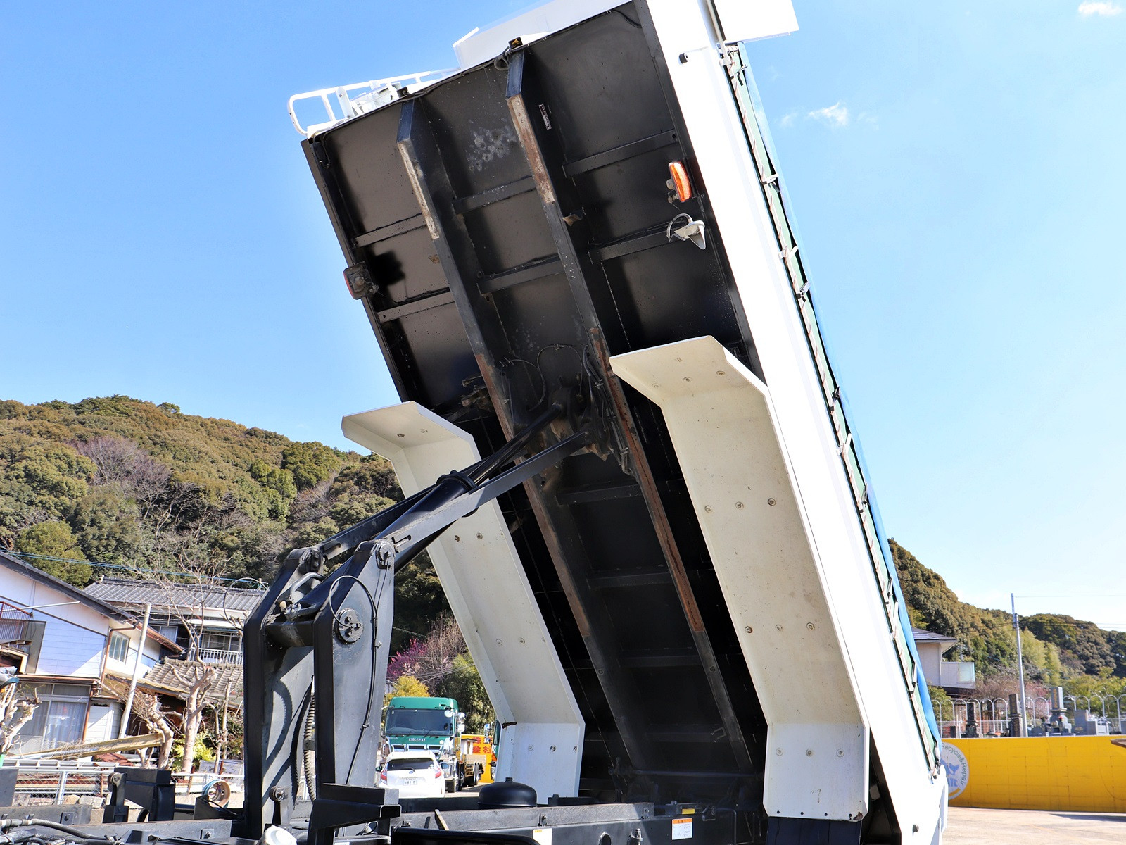 いすゞ ギガ 2PG-CXZ77CT(6x4)の写真15