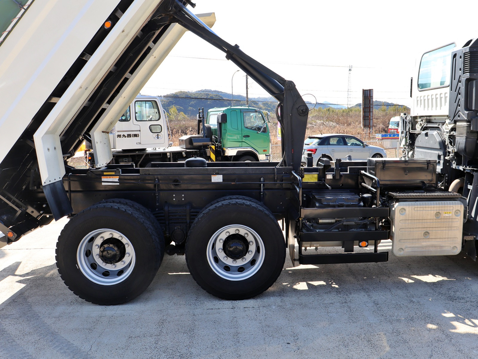 いすゞ ギガ 2PG-CXZ77CT(6x4)の写真16