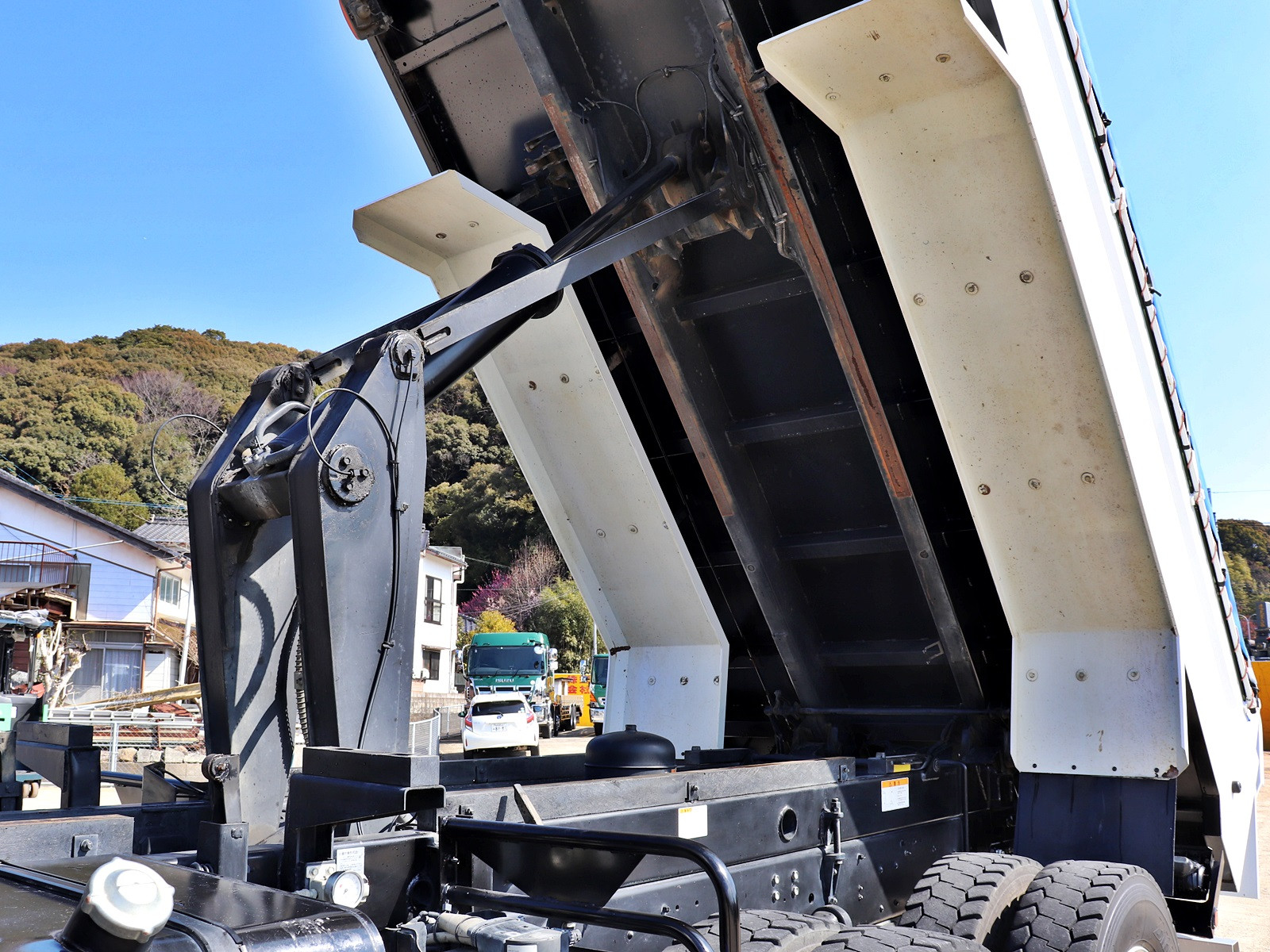 いすゞ ギガ 2PG-CXZ77CT(6x4)の写真17