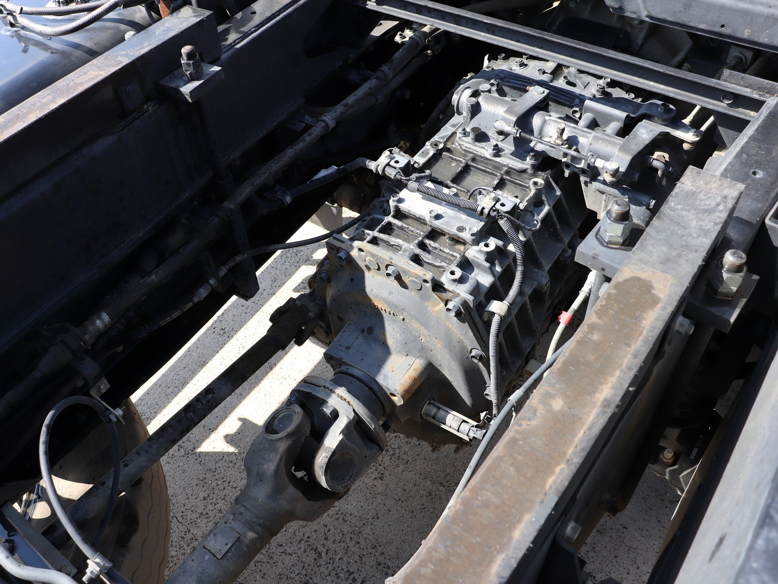 いすゞ ギガ 2PG-CXZ77CT(6x4)の写真22