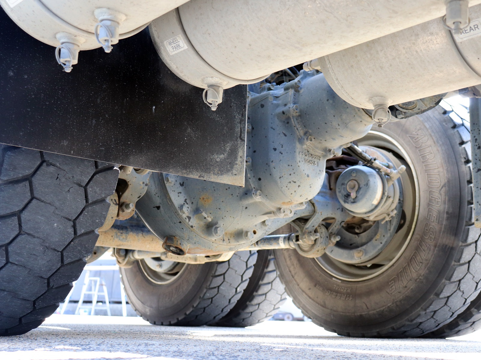 いすゞ ギガ 2PG-CXZ77CT(6x4)の写真24