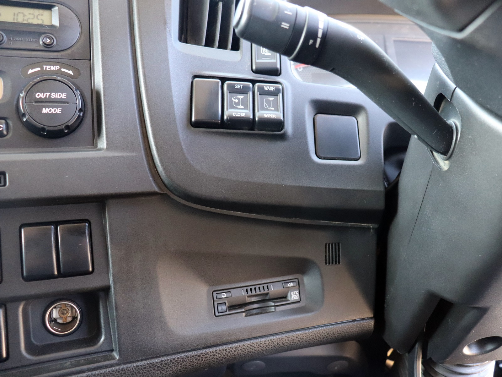 いすゞ ギガ 2PG-CXZ77CT(6x4)の写真35