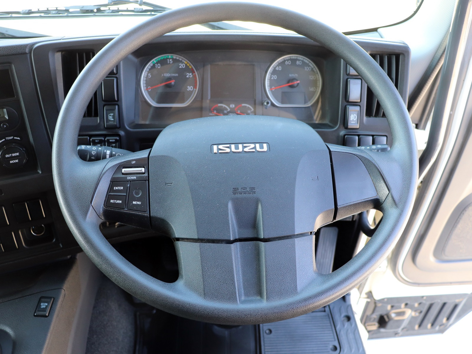 いすゞ ギガ 2PG-CXZ77CT(6x4)の写真39