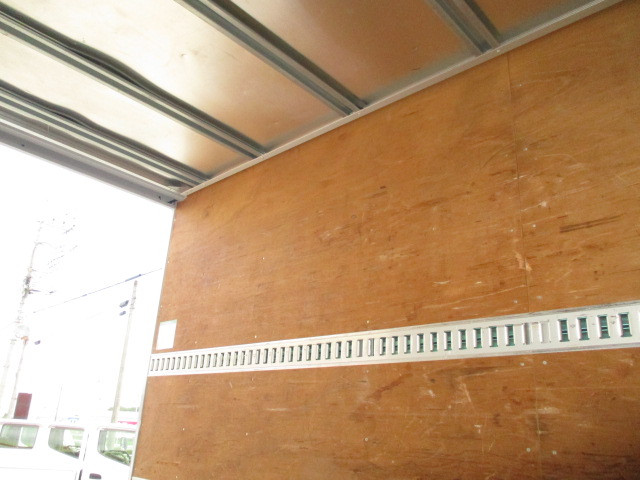 いすゞ エルフ TPG-NPR85AN(2WD)の写真6