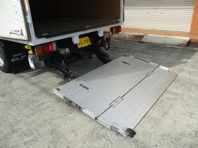 いすゞ エルフ TPG-NPR85AN(2WD)の写真9