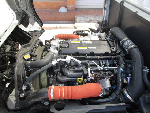 いすゞ エルフ 2RG-NJR88A(2WD)の写真9