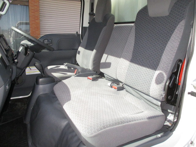 いすゞ エルフ 2RG-NJR88A(2WD)の写真13