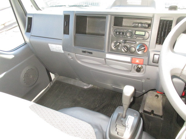 いすゞ エルフ 2RG-NJR88A(2WD)の写真15